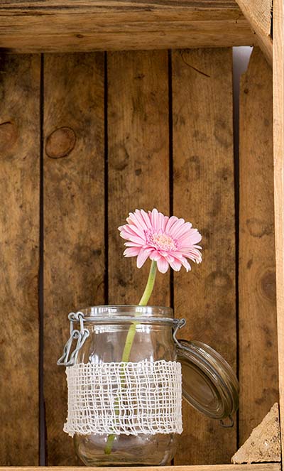 Nachhaltiges Einmachglas mit Blume